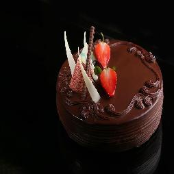 chocolate strawberry 500gms eggless cake home delivery