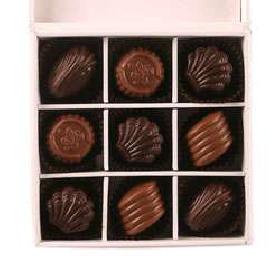 Box of 9 chocolate pralines