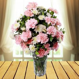Vase pink and white flowers