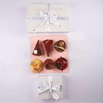 Assorted 6 pastries,Box of 12 chocolate praline,Box of 12 macaroons