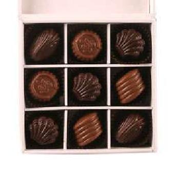 Box of 9 chocolate pralines