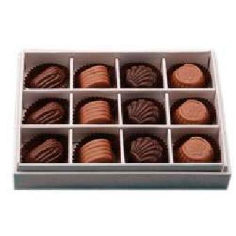 Box of 12 chocolate pralines 