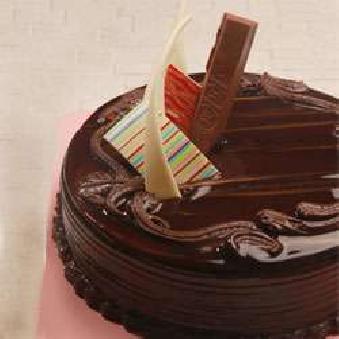 chocolate kitkat 500gms cake delivery online