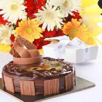Dutch truffle eggless anniversary cake online 500gms, Hand Bouquet & Chocolate pralines 100gms